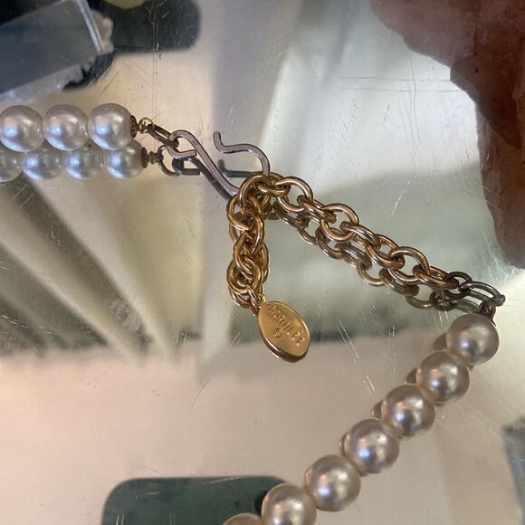 Carolee Vintage necklace with faux pearls and almost clay like flower bulb. - Picture 6 of 9